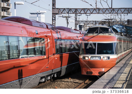 小田急線 特急ロマンスカー 7000形 Lse 厚木駅の写真素材