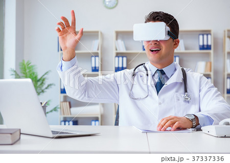 Young doctor with vr virtual reality headset 37337336