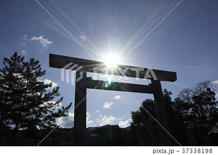 伊勢神宮宇治橋前の鳥居 伊勢神宮宇治橋前の鳥居 37338198