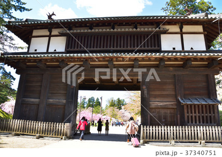 青森　弘前城の東門 37340751