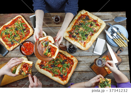 Friendly gatherings with homemade pizza Friendly gatherings with homemade pizza 37341232