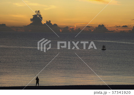 夕日 夕焼け 夕暮れ 37341920