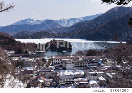 栃木県日光市　日光湯元温泉の俯瞰　3月 37342090