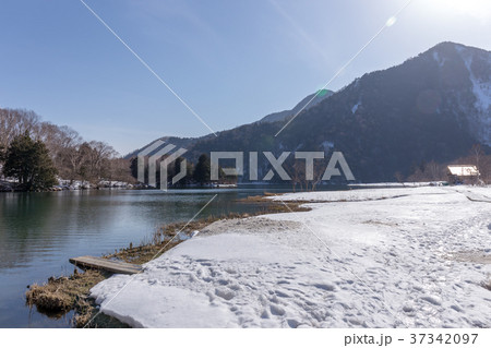 栃木県日光市　湯ノ湖　日光湯元温泉　3月 37342097