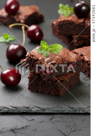 brownies with cherries 37342681