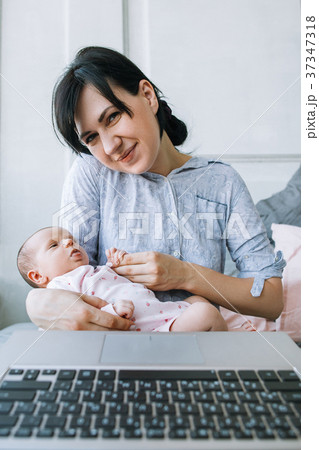 video chatting family communication technology 37347318