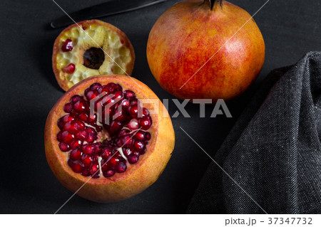 Sliced pomegranate with juicy red grains 37347732