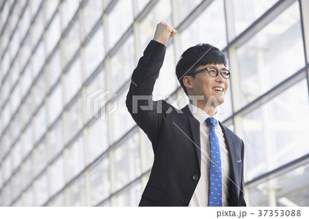 ビジネスマン メガネ めがね 37353088