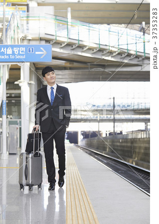 ビジネスマン 旅行用バッグ スーツケース 37353283