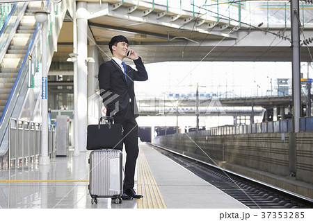 ビジネスマン 旅行用バッグ スーツケース 37353285