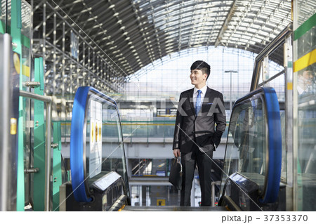 ビジネスマン スーツ 洋服 37353370