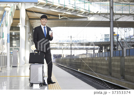 ビジネスマン 旅行用バッグ スーツケース 37353374