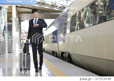 ビジネスマン 旅行用バッグ スーツケース 37353446