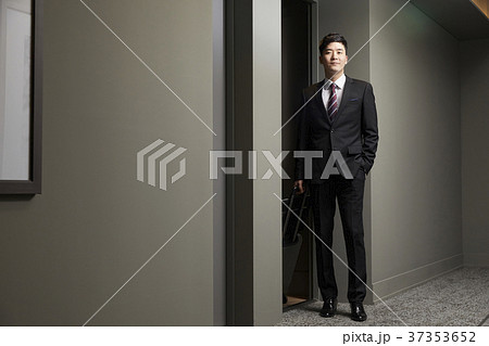 ビジネスマン スーツ 洋服 37353652
