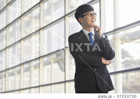 男 男性 男の子 37353730