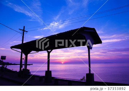 下灘駅の夕日 37353892