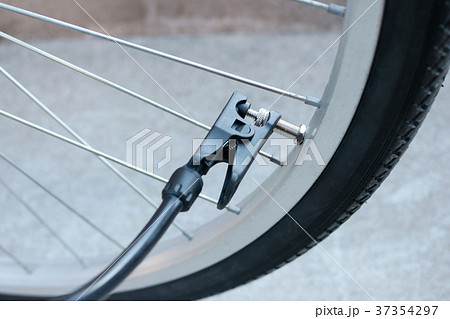 自転車の空気入れ 37354297