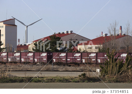 秋田港に留置されている貨物列車コンテナ 37354851