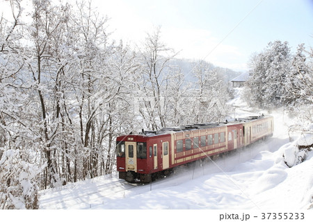冬の飯山線観光列車「おいこっと」 冬の飯山線観光列車「おいこっと」 37355233