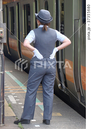 腰に手を当てている女性車掌さんの写真素材