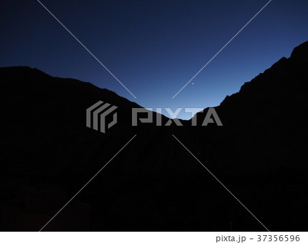 ～モロッコ、トドラ渓谷～薄暮時 37356596