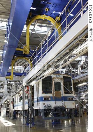 南栗橋車両管区にて検査を受ける8000系 37357011