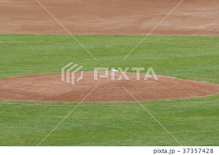 カープ本拠地マツダスタジアム ピッチャーズマウンド付近 横長 37357428