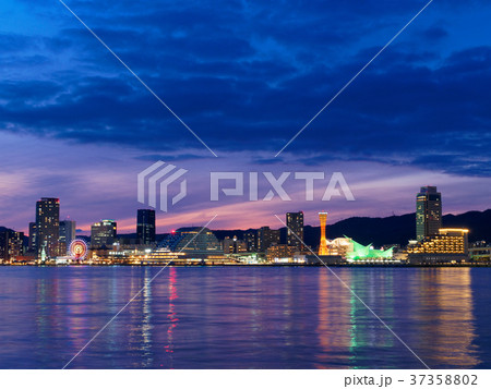 神戸港 ポートアイランドから見る中突堤の夜景 37358802
