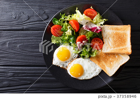 hearty breakfast 37358946