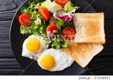 Organic food breakfast 37358951