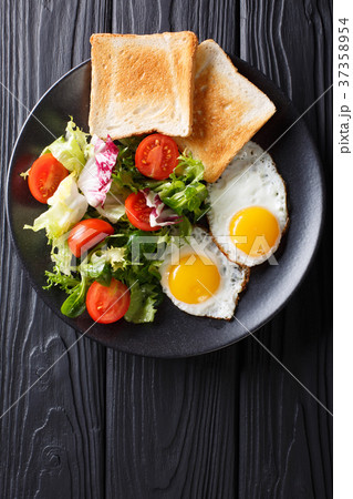 hearty breakfast 37358954