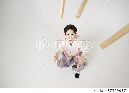 伝統的な衣装 伝統衣装 若い男 37359057