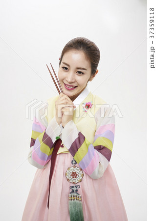 チョゴリ 若い女性 箸 37359118