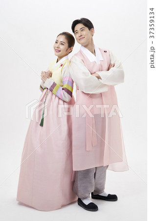 頭持ち上げる 顔をあげる 男 37359134