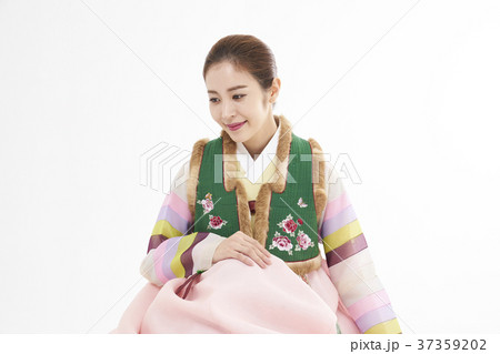 チョゴリ 若い女性 ポーズ 37359202