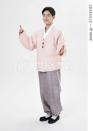 伝統的な衣装 伝統衣装 若い男 37359287