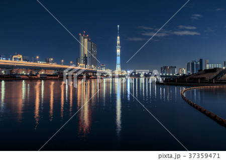 都市風景　隅田川と東京スカイツリー 37359471