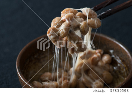 大粒納豆と箸　なっとう 37359598