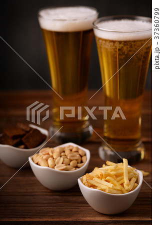 Potato sticks, peanuts and rye garlic croutons 37360799
