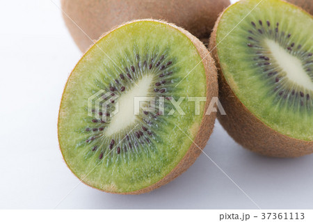 キウイフルーツ　グリーンキウイ　断面 37361113