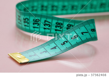 Close-up of green measuring tape 37362408