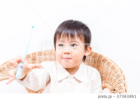 ！歯科イメージ　幼児の歯磨き　お母さんと一緒 37363861