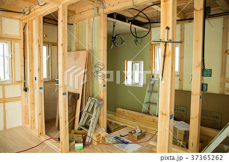 住宅の工事現場 37365262