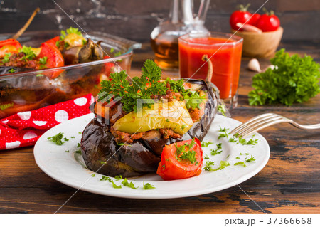 Eggplants stuffed with minced meat Eggplants stuffed with minced meat 37366668
