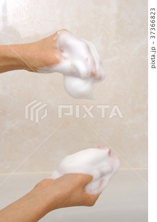 バスルーム　泡のイメージ 37366823