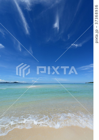 沖縄の美しい海とさわやかな空 37368936