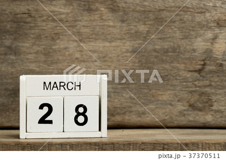 White block calendar present date 28 and March 37370511