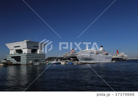 日本三大客船寄港　横浜 37370666
