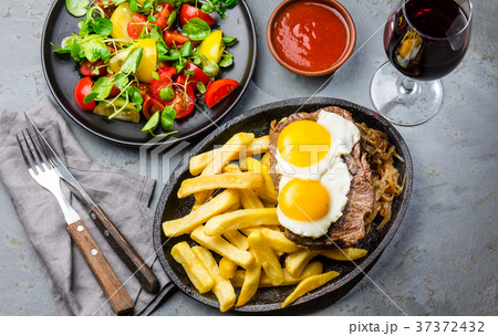 Peruvian Latin American food. Lomo a lo pobre 37372432