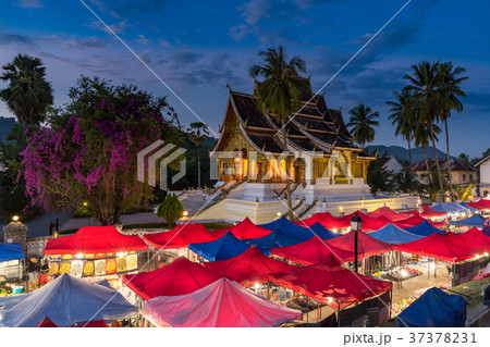 The night souvenir market in front of National 37378231